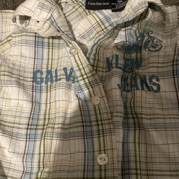 ♦️12-18m ♦️ Calvin Klein baby boy toddler button up dress shirt - Picture 2 of 3